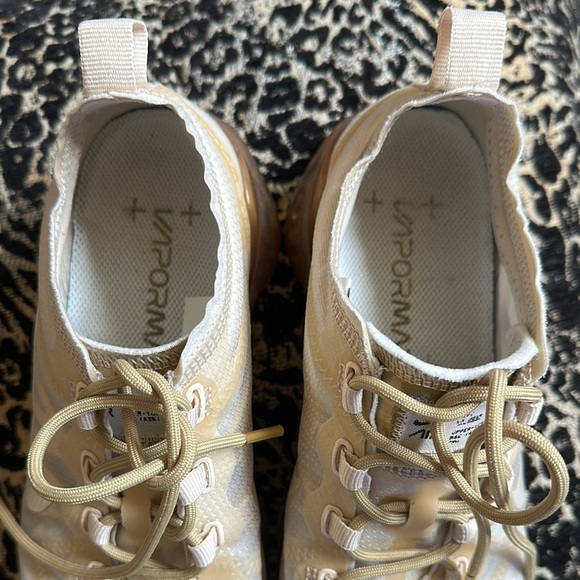 Nike Cream Sneakers with Woven Upper and Cushioned Sole - Picture 5 of 11